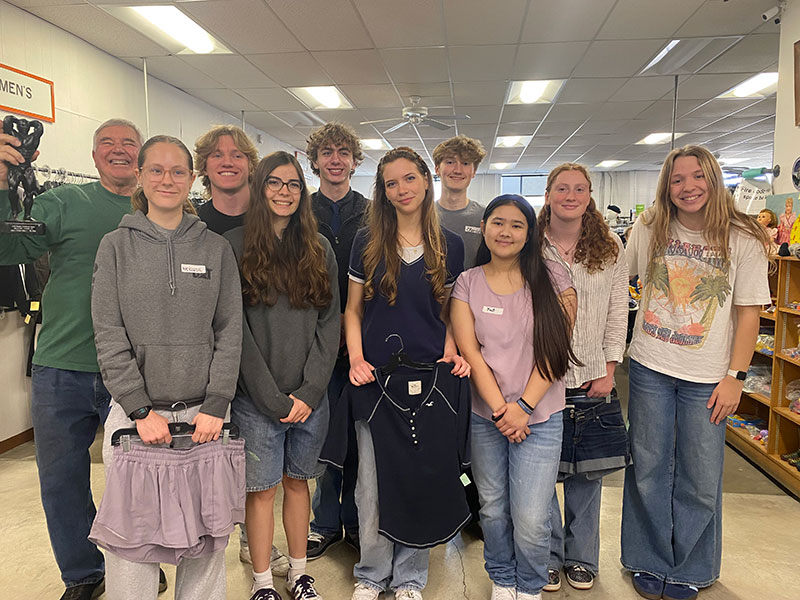 CHS Key Club Assists in Spring Transition!